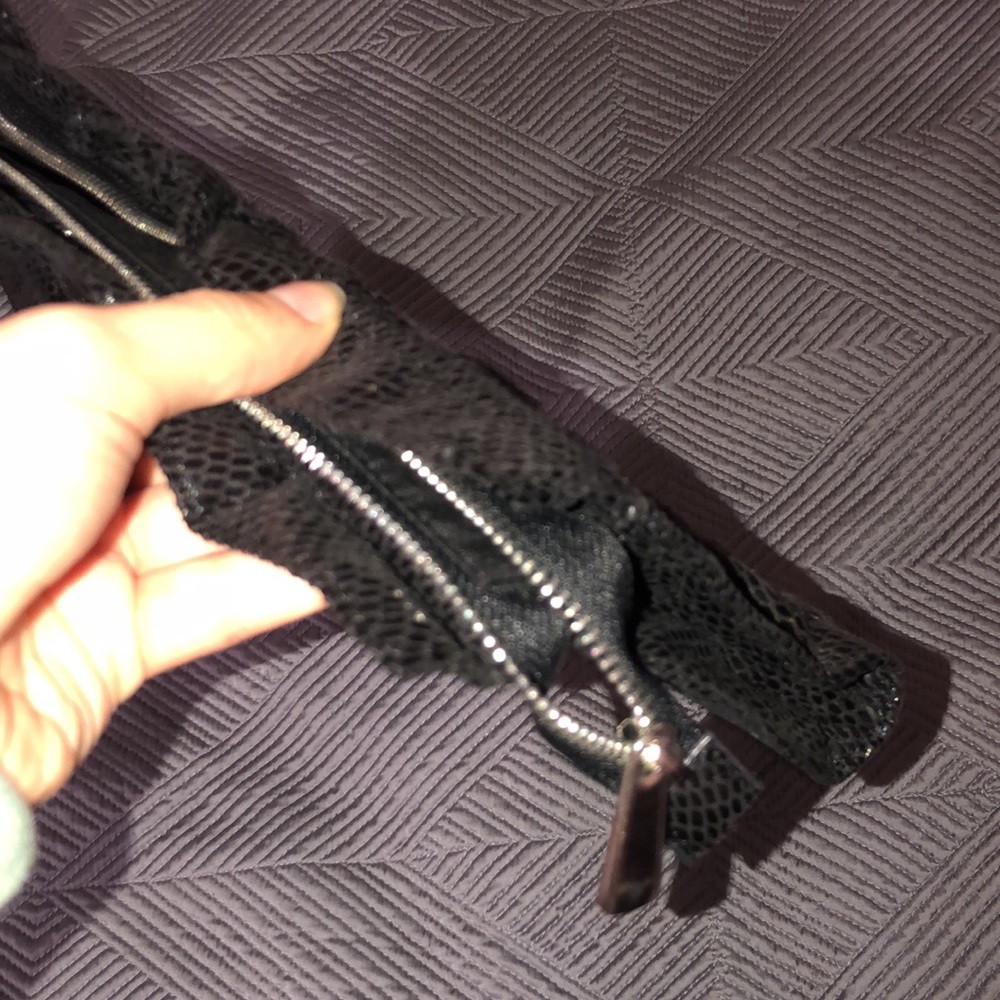 EXPRESS BLACK HANDBAG - Picture 5 of 7
